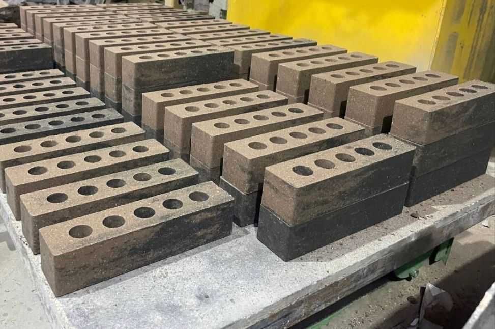 Кирпич облицовочный половинчатый