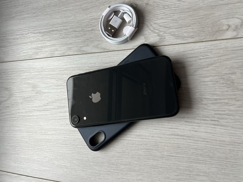 • Iphone XR •  BATERIE 92% •