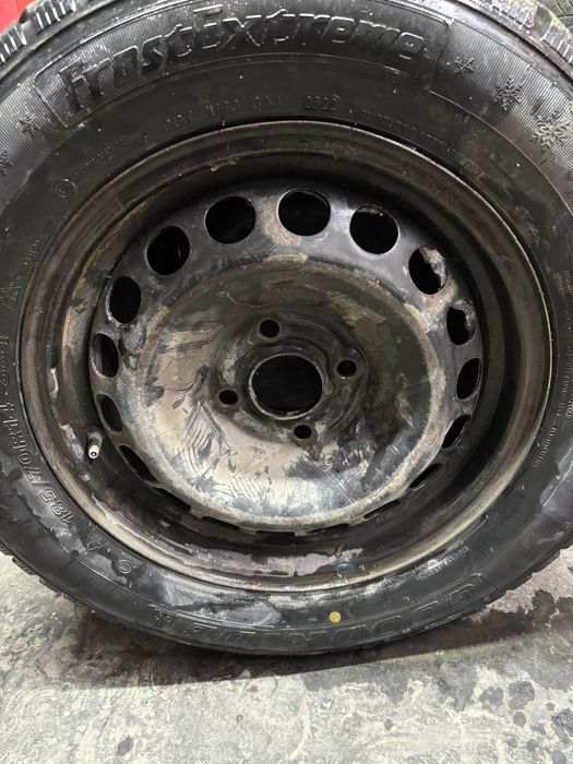 Продам 14 шины с дисками