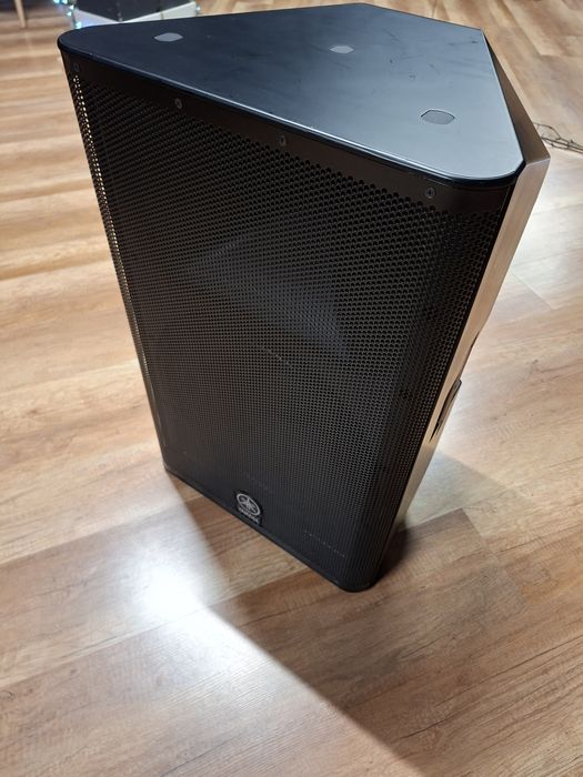 Yamaha DXR 15 активна тонколона