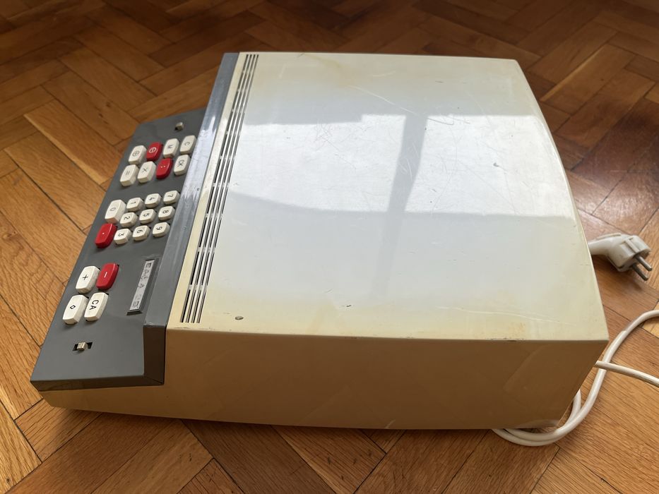 Калкулатор Елка 22