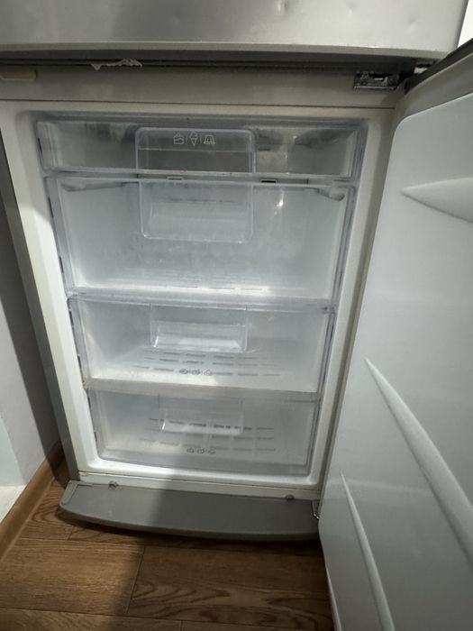 Холодильник серый цвет