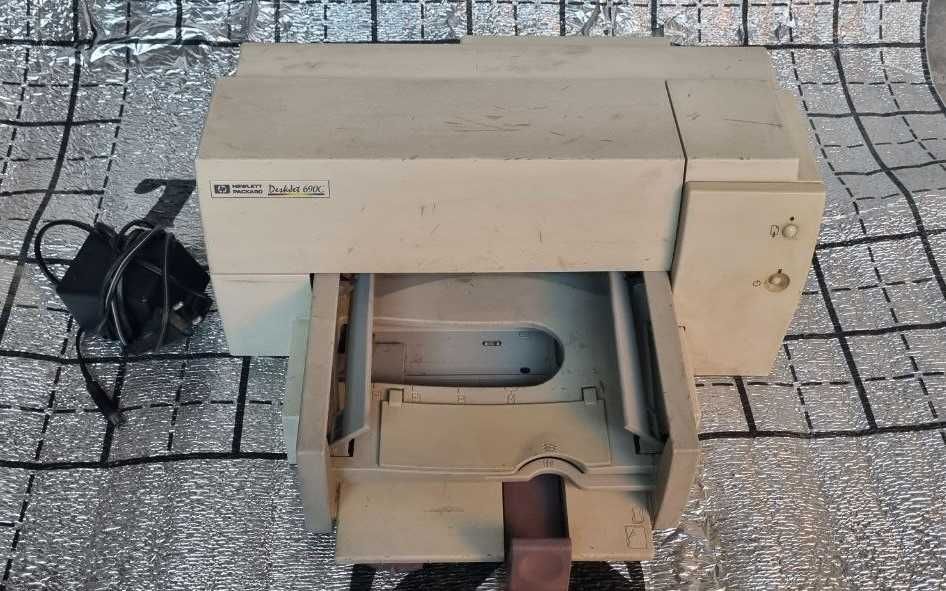 Продаётся принтер HP Hewlett packard DeskJet 690C