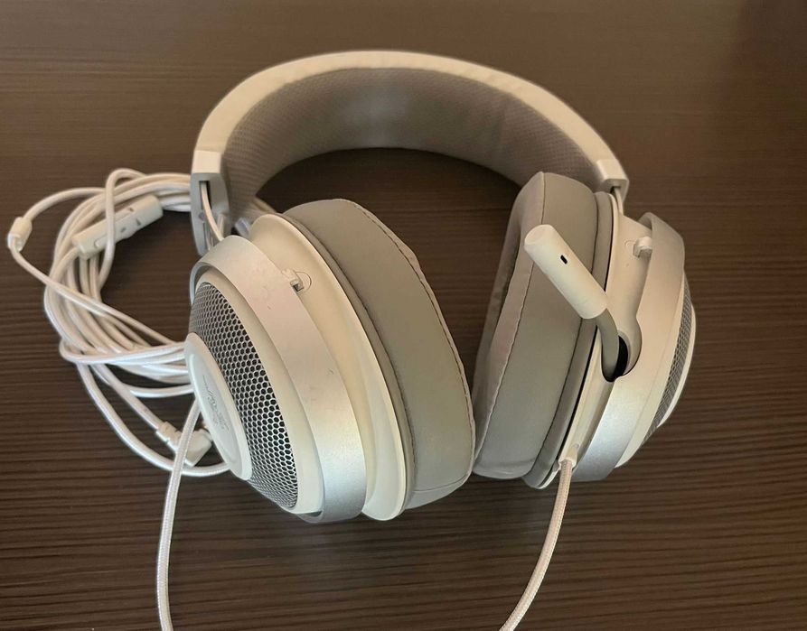 Căști Gaming Razer albe cu microfon – stare foarte bună
