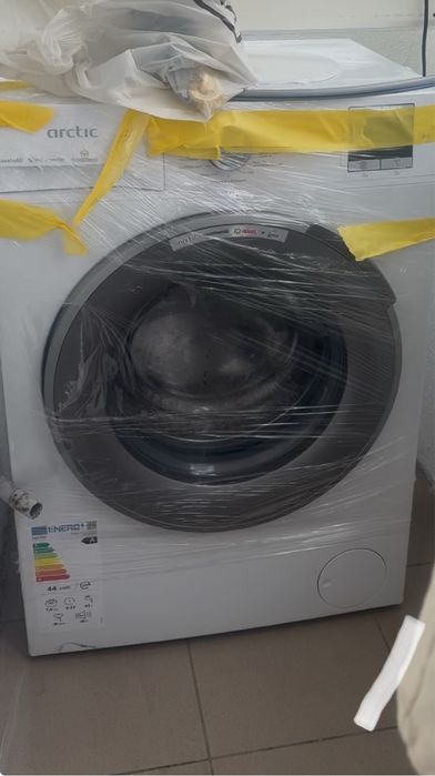 Vând mașină artic 1200 ron