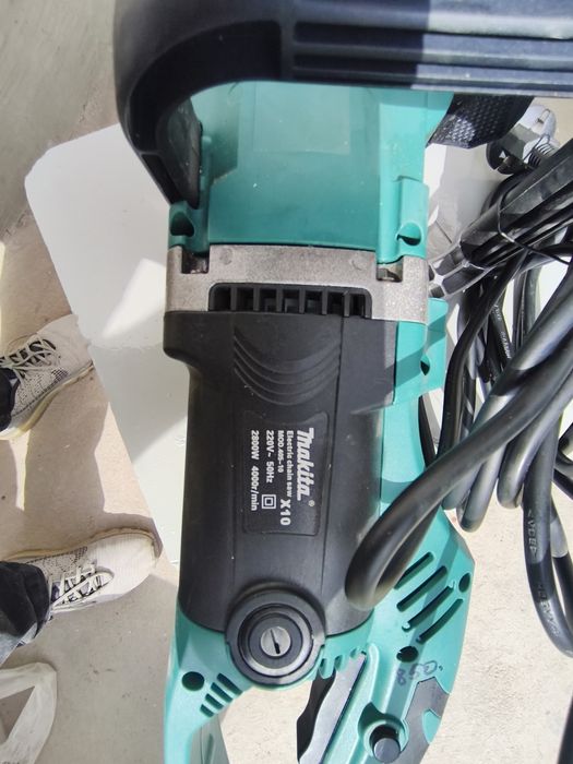 Электрические цепная пила makita