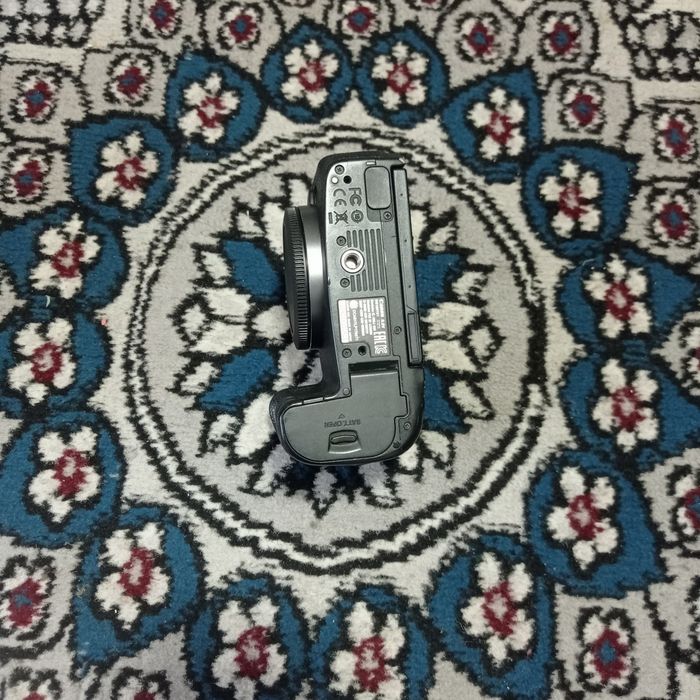 Canon R Body sotiladi