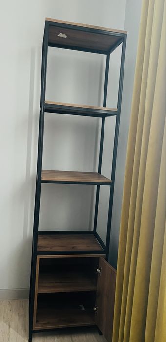 Мебель для подставки цветов и шкаф полка есть внизу