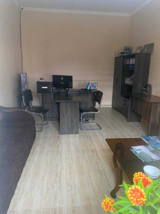 bino ijaraga beriladi 400kv omborxona ofis Guliston shaharda