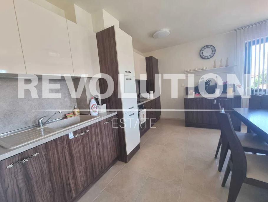 Дава се под наем Етаж от къща в Варна, Виница - 120 кв.м за 850 € - Снимка #3