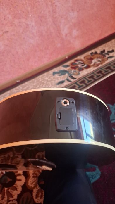 Akustik gitara sotiladi kelishamiz