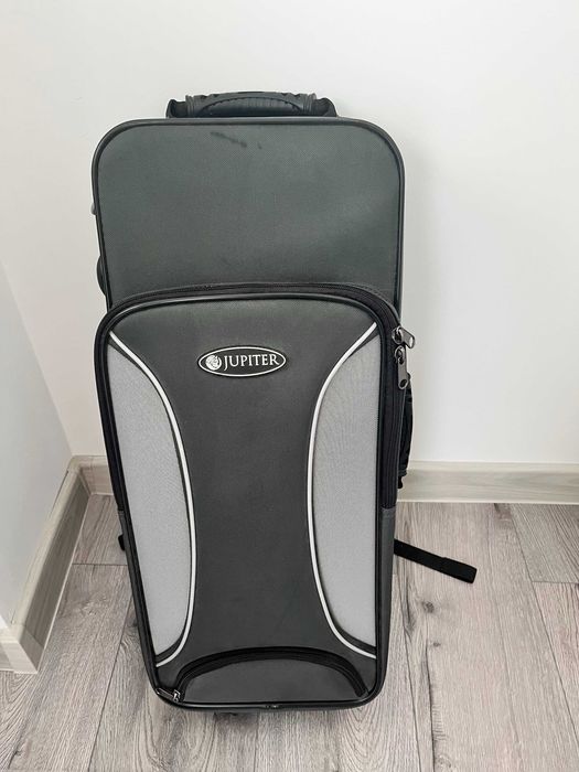 Vand Saxofon Jupiter JAS700 Alto (stare foarte buna, set complet)