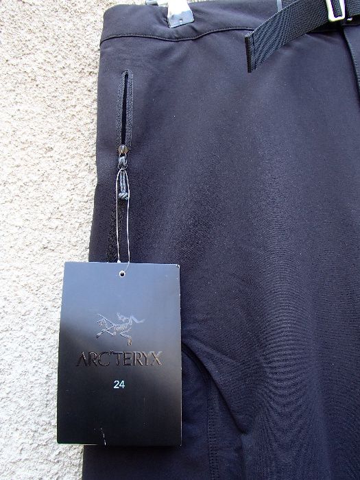 Продавам лек пролетноесенен разтеглив черен панталон Arc'teryx