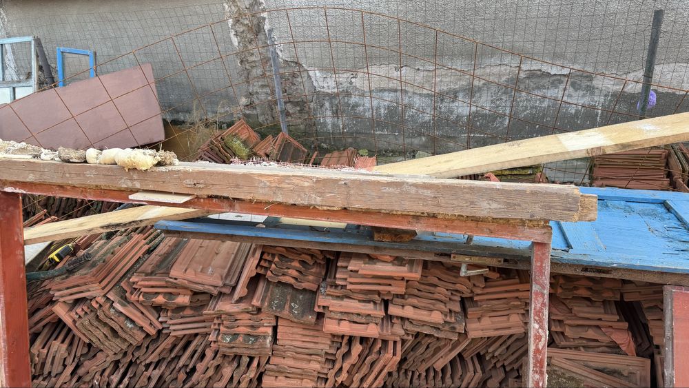 Vand tigla kikinda ca noua a stat pe casa 4 ani pret 2 lei 2100 de buc