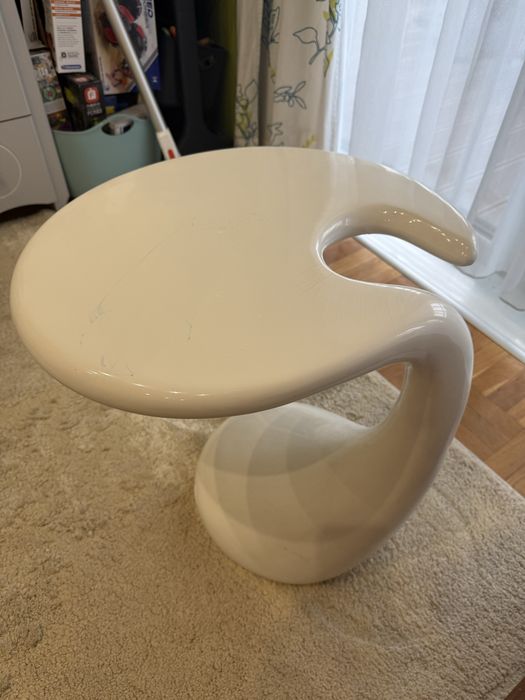 Малка помощна масичка