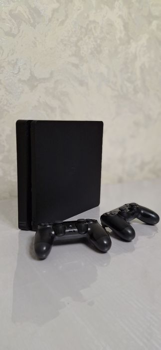 Sony PlayStation 4 (Slim)