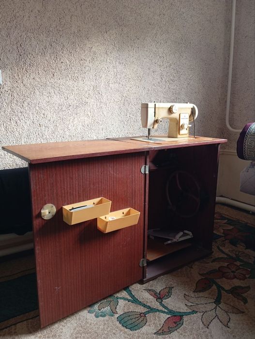 Швейная машинка Чайка