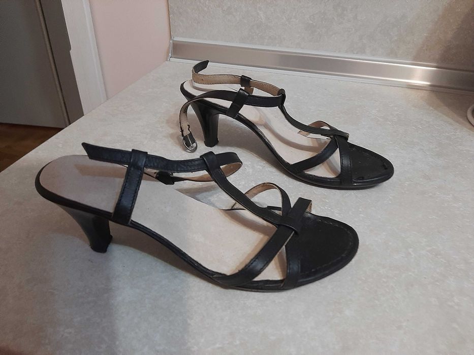 модни и практични  сандали