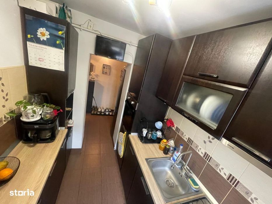 Apartament cu 3 camere, etaj 3, Craiovita Noua