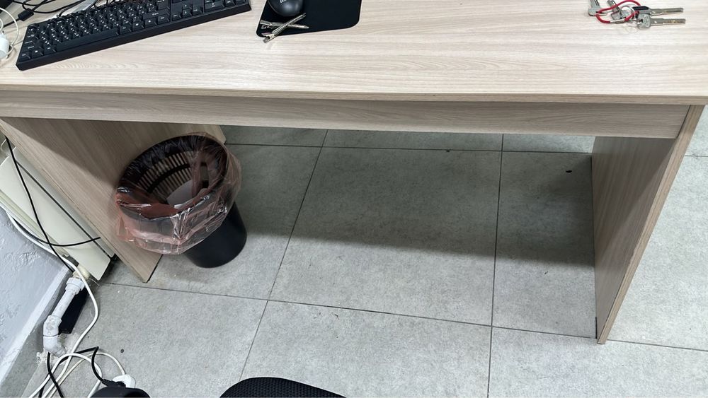 Продаю офисный мебель
