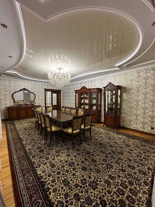 -Район: Мирзо-Улугбекский -Улица: Амир Темур  6.1 сотки 348  кв.м.