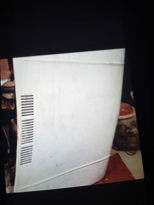 Продам дверь от ЗАЗ белая и (красная)капот от ЗАЗ передний и задний