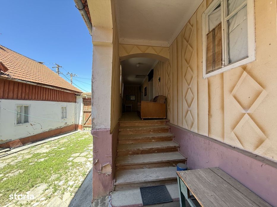 Casă cu curte și anexe în Poiana Sibiului