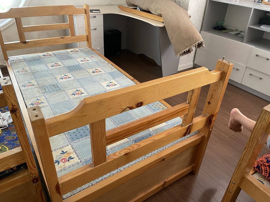 Кровать чистое дерево