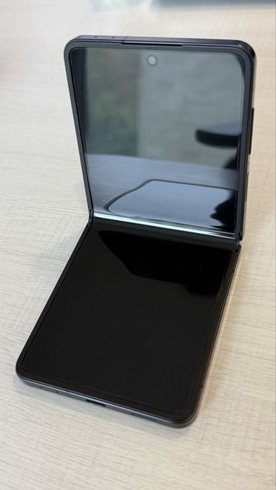 Samsung Galaxy Z Flip7 256GB, 12GB RAM, Negru – Impecabil, Full Box, Garanție