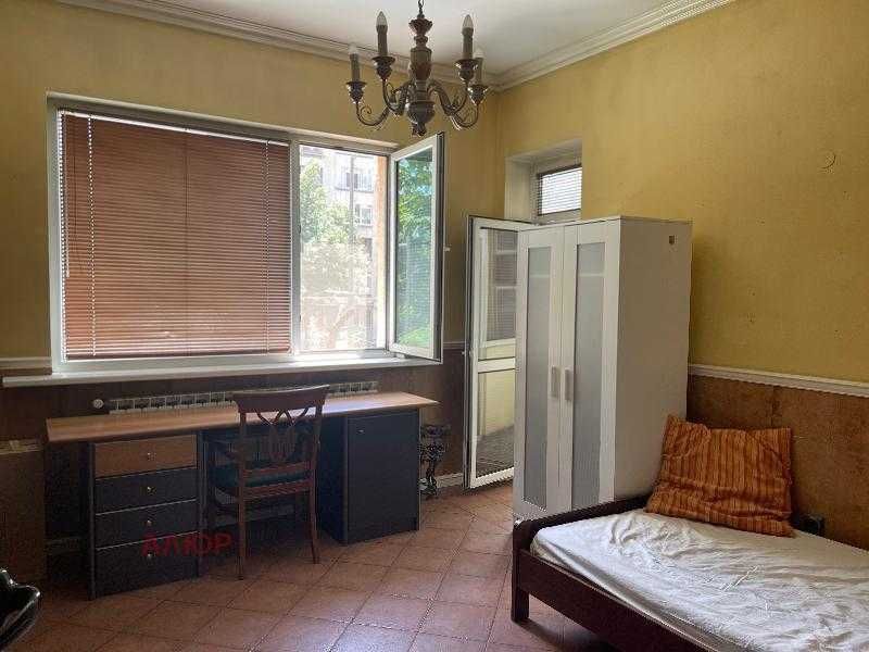 Дава се под наем Четиристаен апартамент в София, Център - 130 кв.м за 875 € - Снимка #1