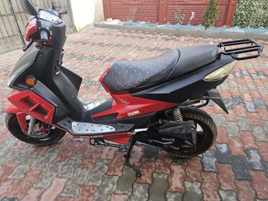 Vând Kawasaki Nija 97  si scuter peugas de 49  din Germania