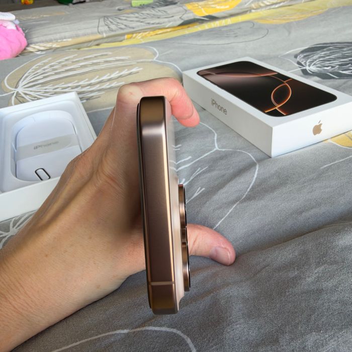 Смартфон Apple iPhone 16 Pro, 256GB, 5G, Desert Titanium