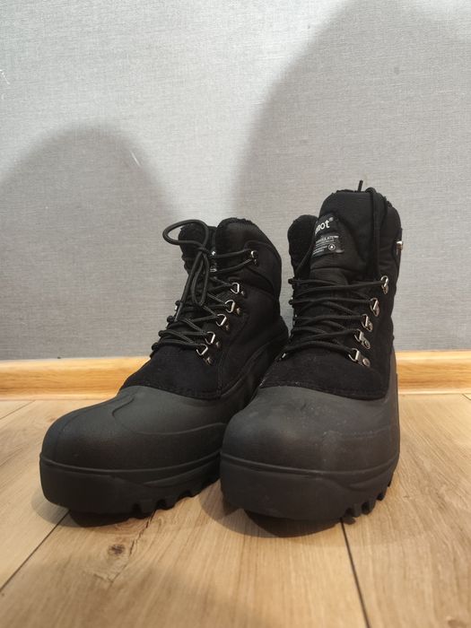 Продам зимние ботинки 48 размер