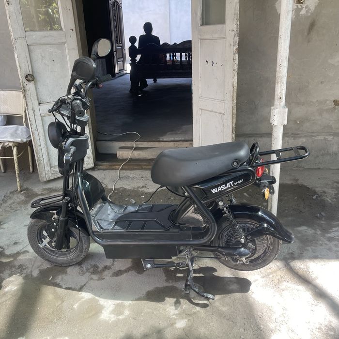 Skuter sport moped