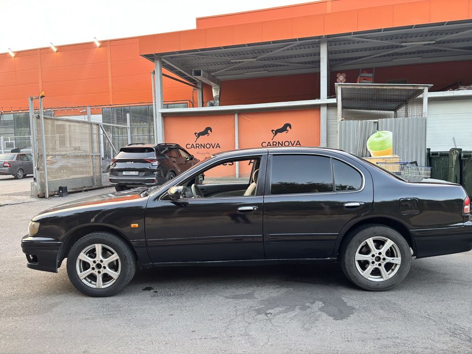 Nissan Maxima a32.