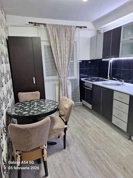 Vand apartament 2 camere complet utilat si mobilat