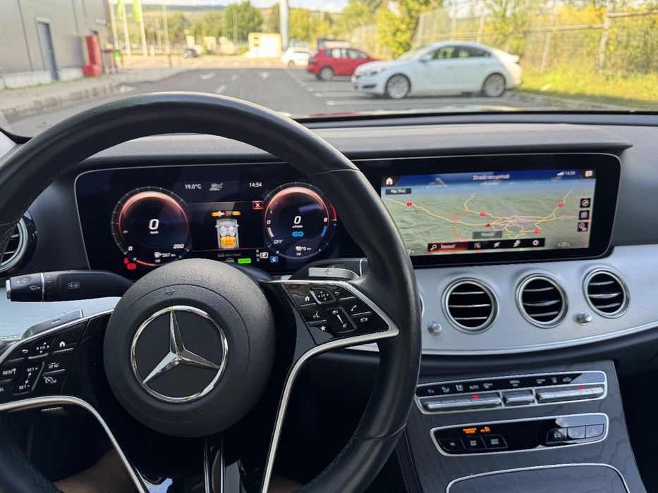 Mercedes E 300 e Plug-In Hybrid An 2021, Benzina + Electric