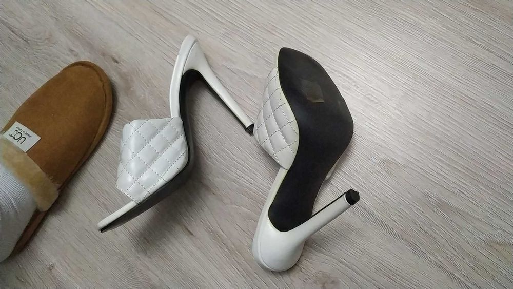 Продавам дамски чехли  висок ток