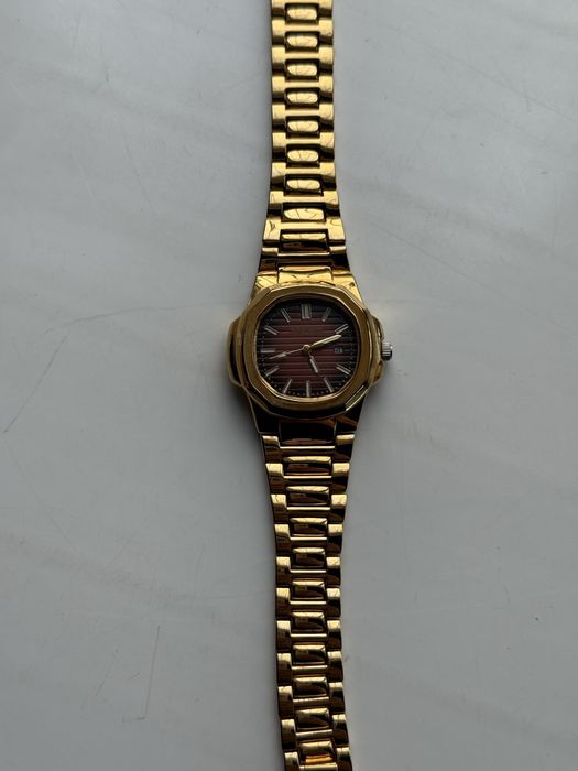 Продаю часы привозное