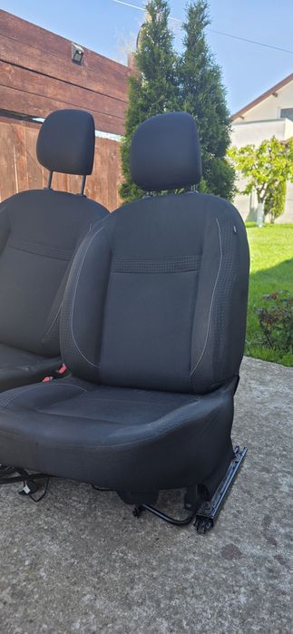 Vând scaune Logan 2