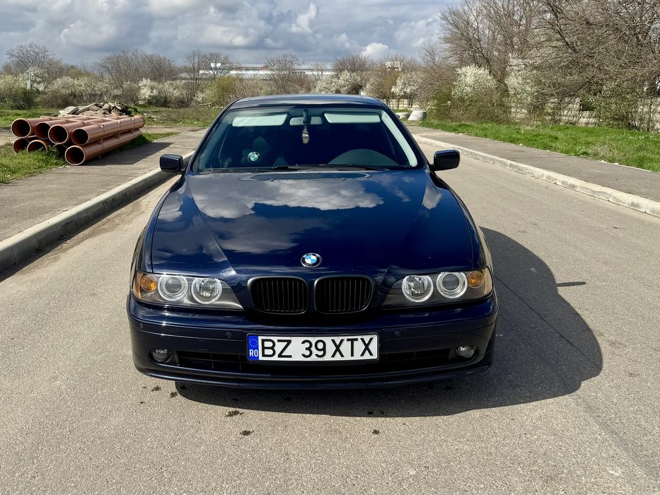 BMW   E39   520i.