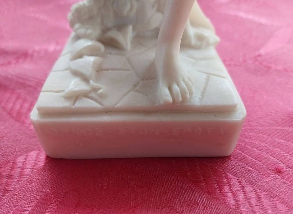 Statuetă veche de colecție.