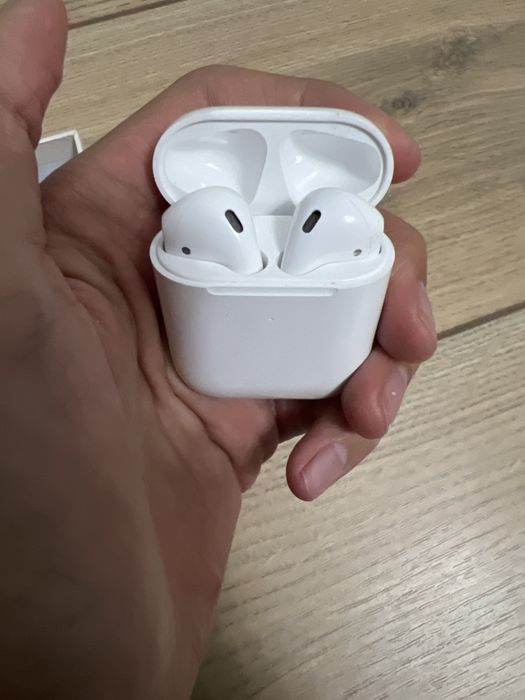 AirPods 1 с чехлом в подарок