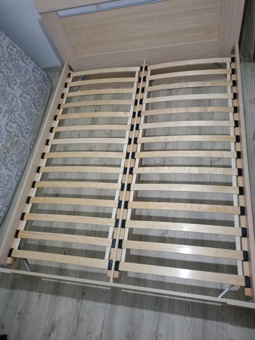 Двуспальная кровать