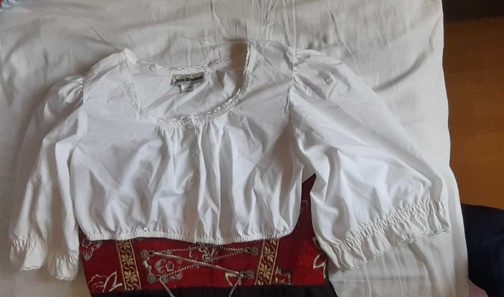 Rochii ocazie,rochii bavareze si haine india,sandale noi