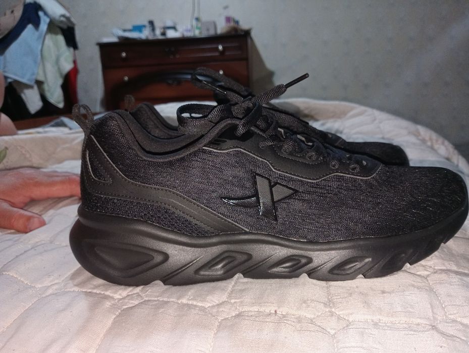 Продам кросовки бренда Xtep. 44 размера.