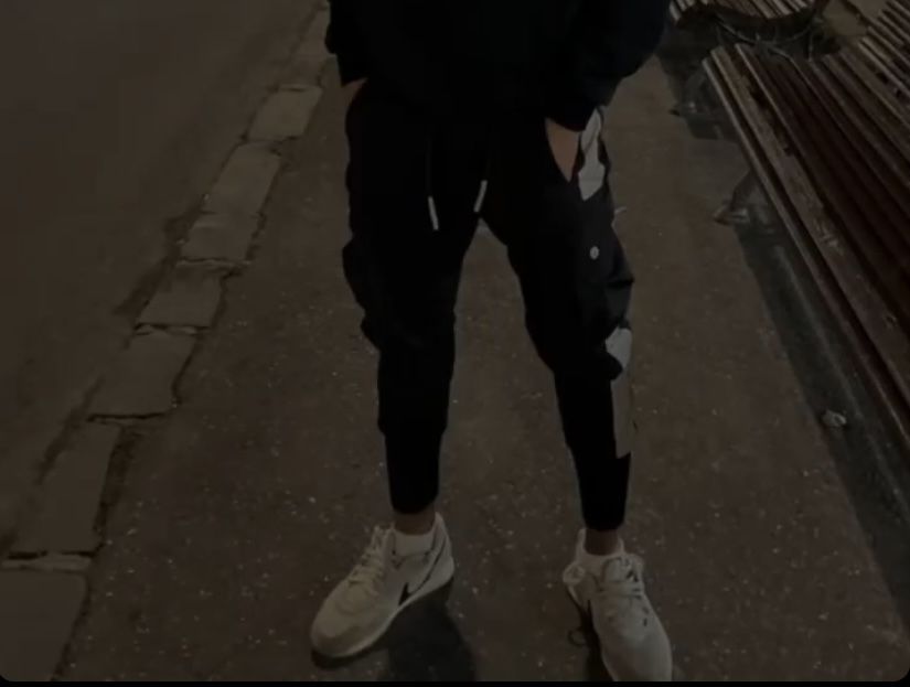 Vând panataloni vagabond