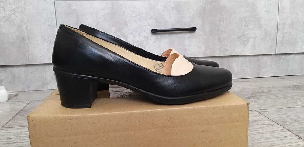 Женские туфли и сапоги