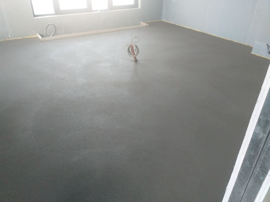 Полусухая стяжка, кровельные работы,ремонт крыш,полимерные полы,топинг