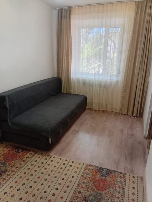 Продам 2х ком.2этаж,центр